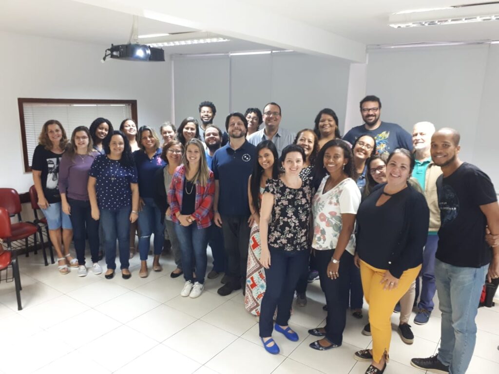 Em parceria com a Embaixada Americana, o Ibeu deu início ao programa BRITE (Brazilians Innovating on the Teaching of English), que tem como objetivo proporcionar a professores de inglês da Rede Pública de Ensino um curso de 75 horas